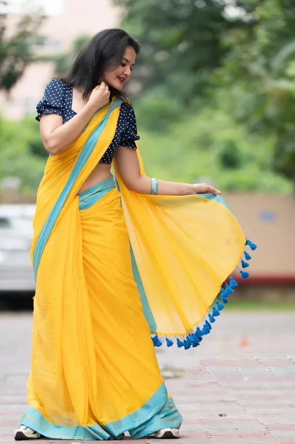 Maroon_Geometric_Print_And_Woven_Premium_Saree_For_Women
