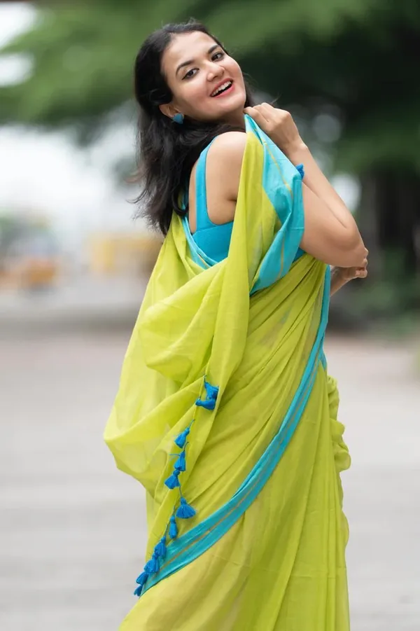 Maroon_Striped_And_Self_Design_And_Woven_Premium_Saree_For_Women