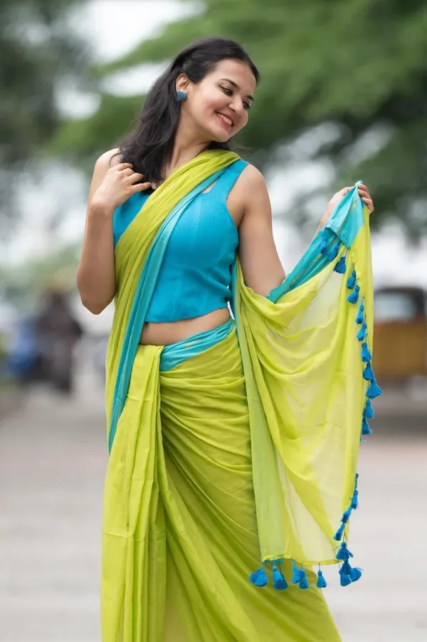 Maroon_Striped_And_Self_Design_And_Woven_Premium_Saree_For_Women