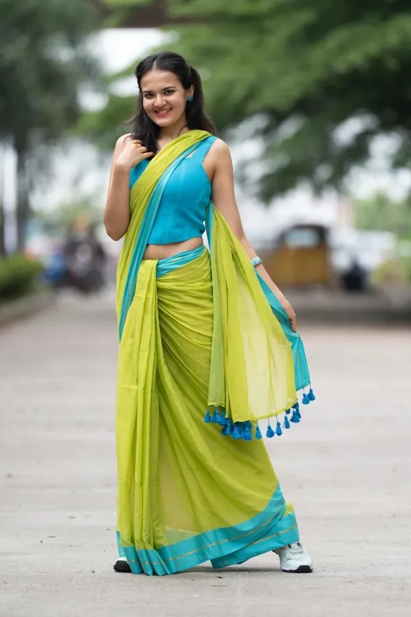 Maroon_Striped_And_Self_Design_And_Woven_Premium_Saree_For_Women
