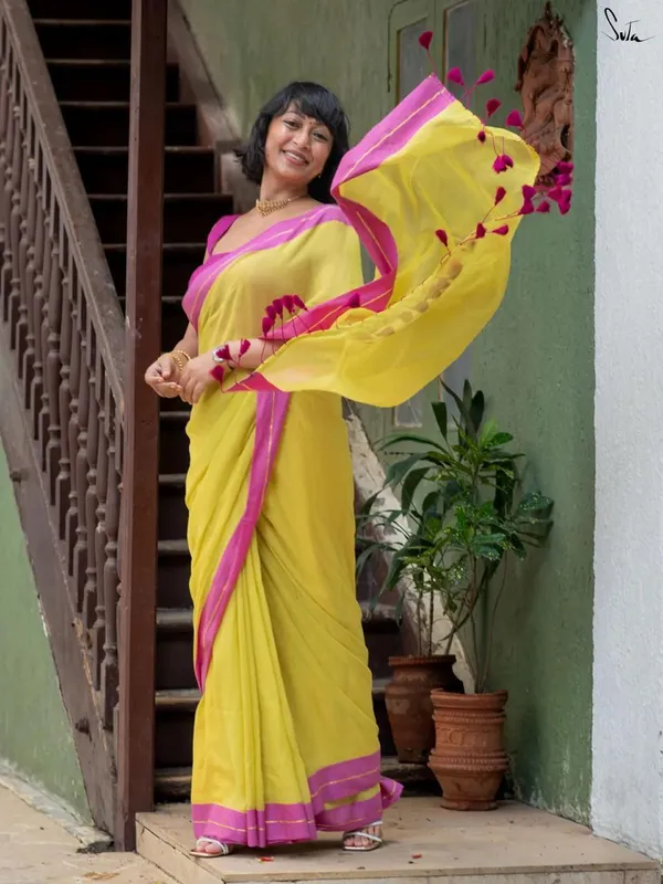 Maroon_Solid_And_Plain_Premium_Saree_For_Women
