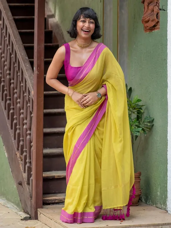 Maroon_Solid_And_Plain_Premium_Saree_For_Women