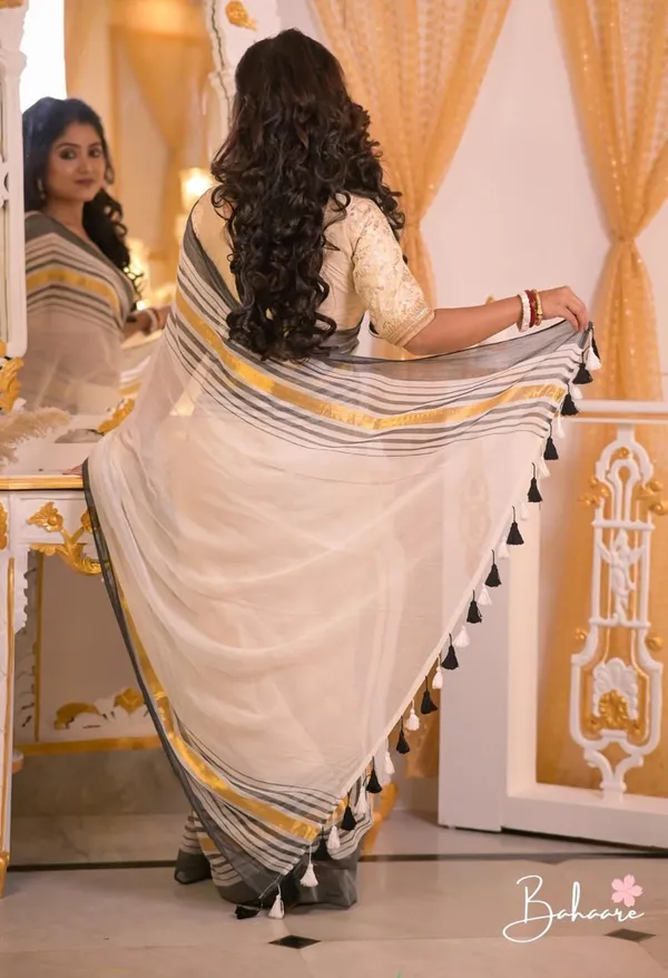 Multicolor_Solid_And_Plain_And_Woven_Premium_Saree_For_Women