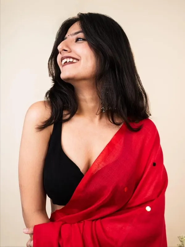 Red_Woven_Premium_Saree_For_Women