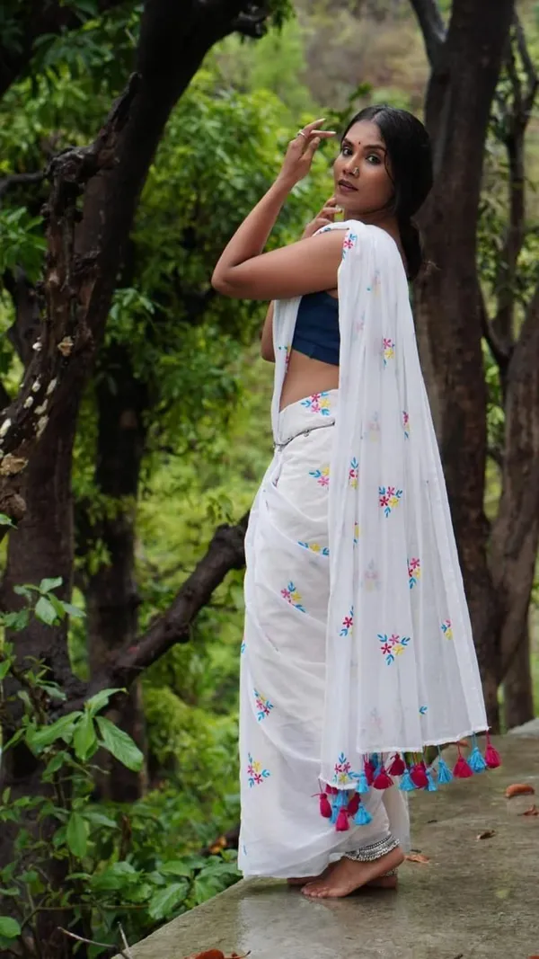 Light_Green_Woven_And_Solid_And_Plain_Premium_Saree_For_Women
