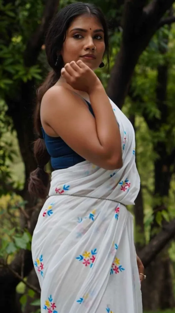 Light_Green_Woven_And_Solid_And_Plain_Premium_Saree_For_Women