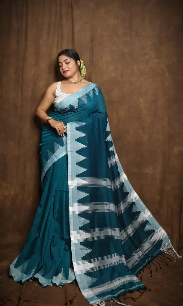 Black_And_White_Embroidered_Premium_Saree_For_Women