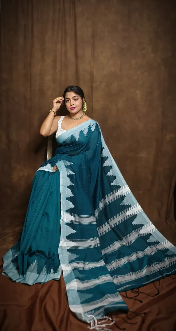 Black_And_White_Embroidered_Premium_Saree_For_Women