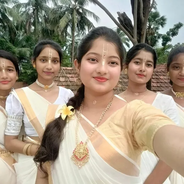 White_Woven_Premium_Saree_For_Women