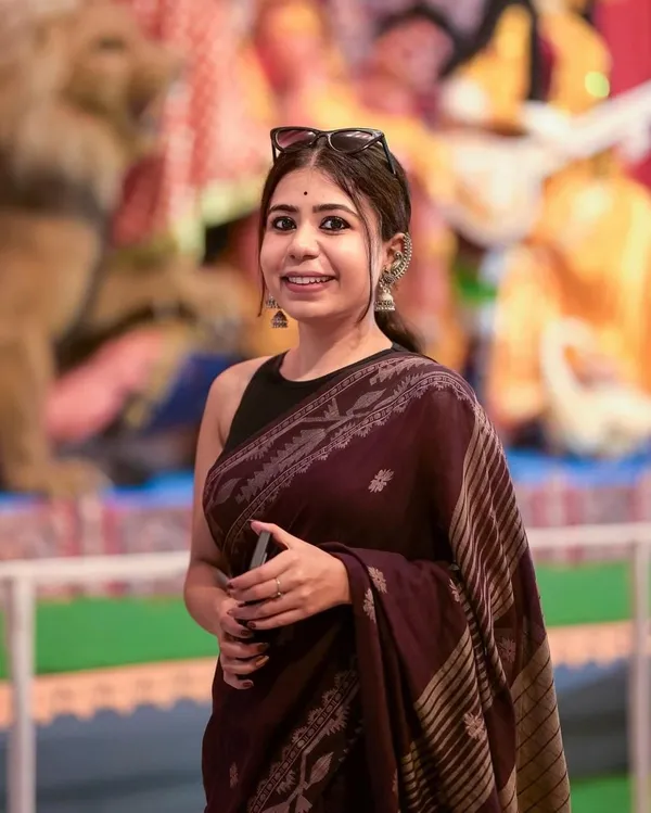 Maroon_Solid_And_Plain_And_Woven_And_Self_Design_Premium_Saree_For_Women