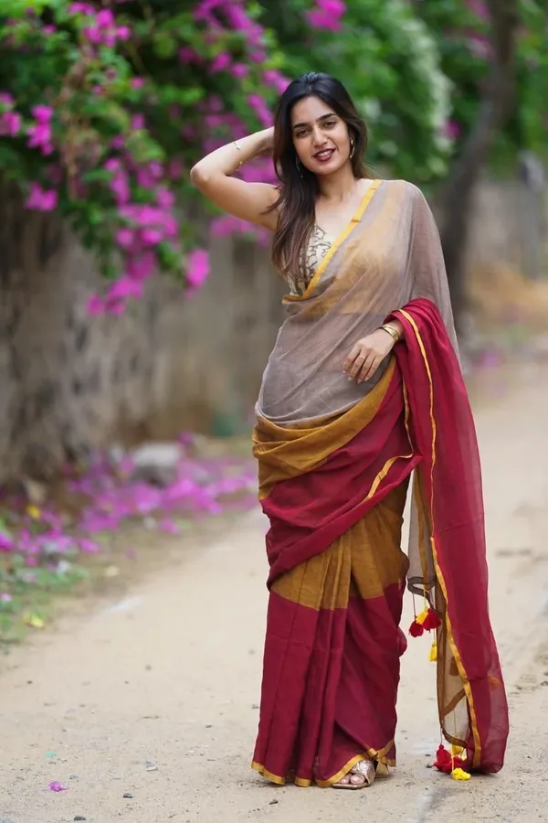White_And_Yellow_Striped_Premium_Saree_For_Women