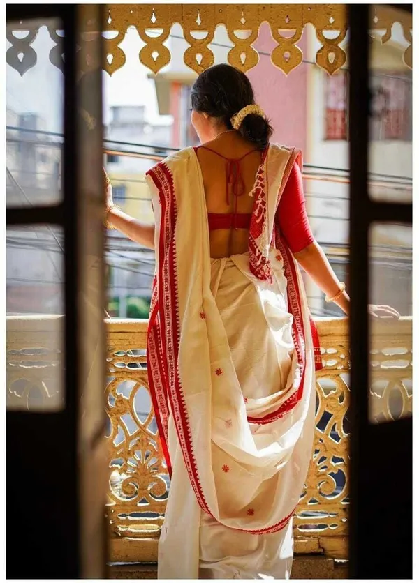 Red_And_White_Striped_And_Solid_And_Plain_And_Woven_Premium_Saree_For_Women
