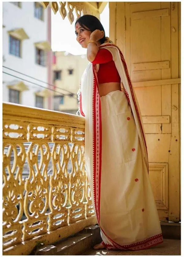 Red_And_White_Striped_And_Solid_And_Plain_And_Woven_Premium_Saree_For_Women