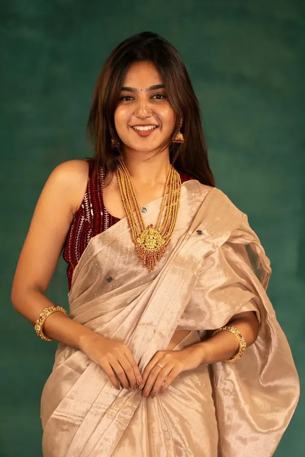 Cream_Woven_Premium_Saree_For_Women