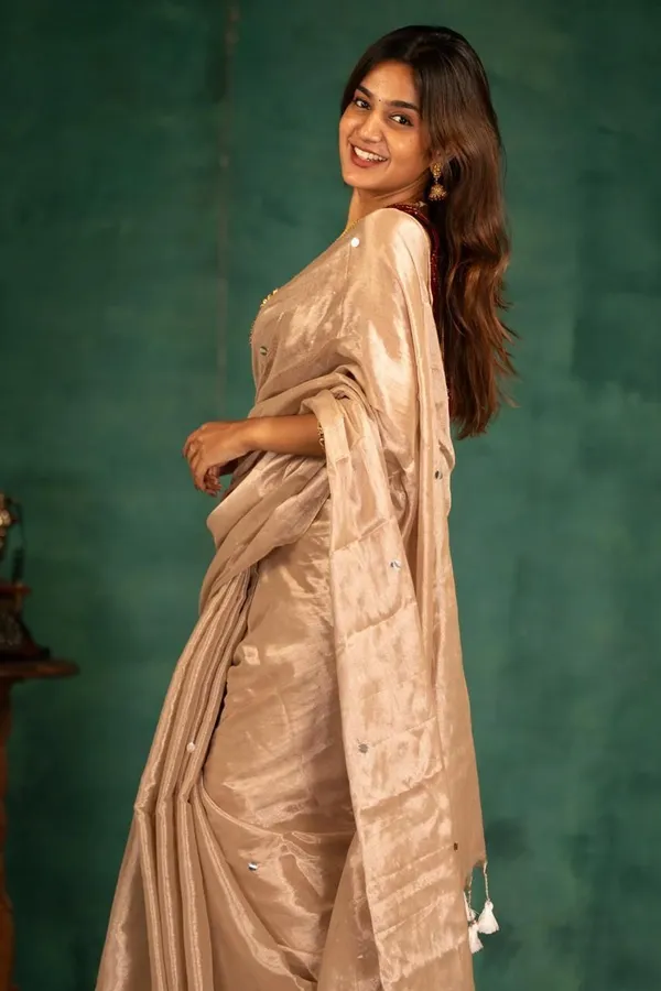 Cream_Woven_Premium_Saree_For_Women