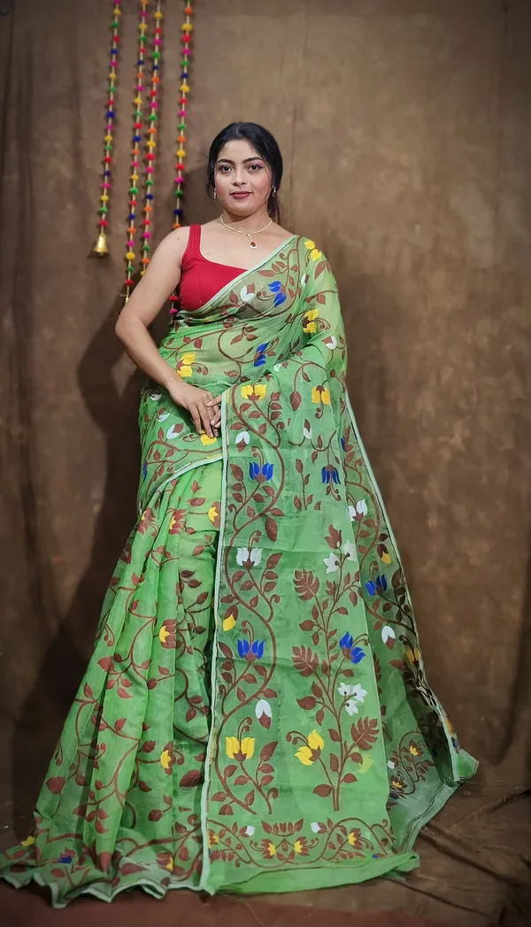Pink_And_Beige_Woven_Premium_Saree_For_Women