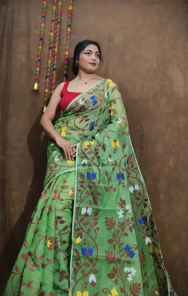 Pink_And_Beige_Woven_Premium_Saree_For_Women