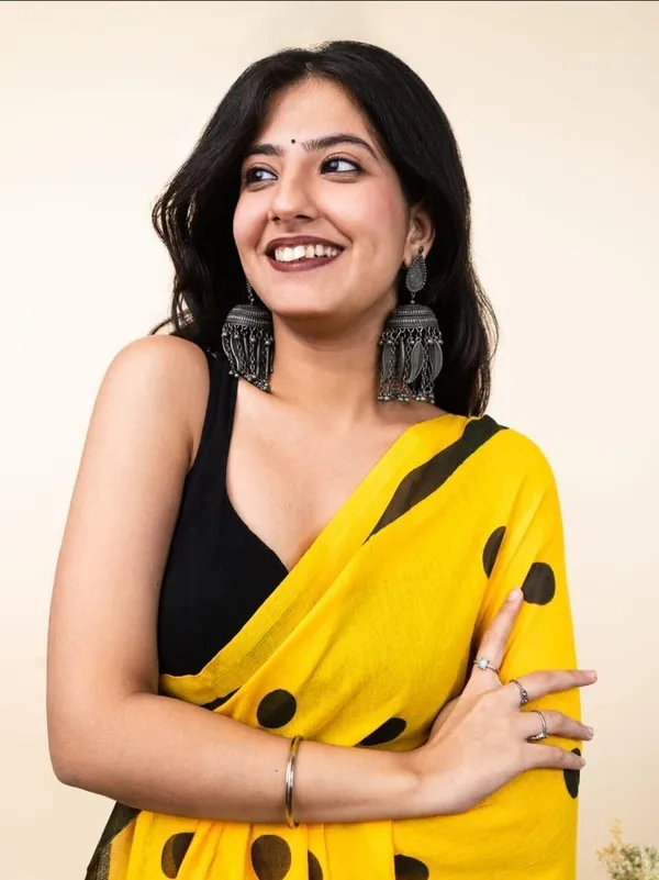 Yellow_And_Black_Printed_Premium_Saree_For_Women