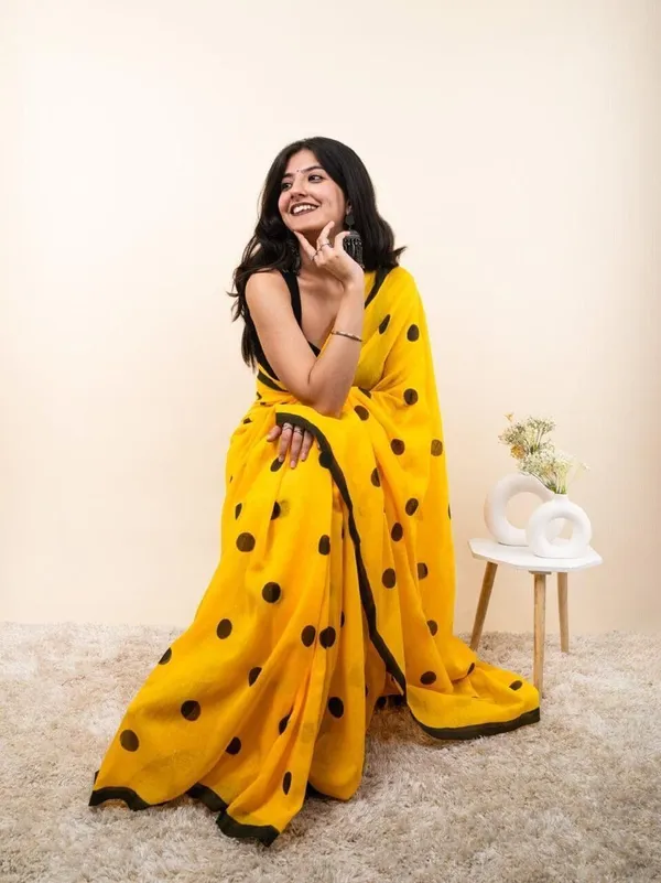 Yellow_And_Black_Printed_Premium_Saree_For_Women