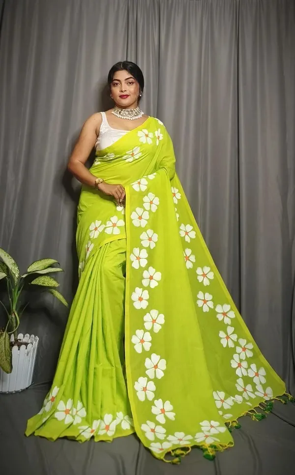 Green_Geometric_Print_And_Woven_Premium_Saree_For_Women