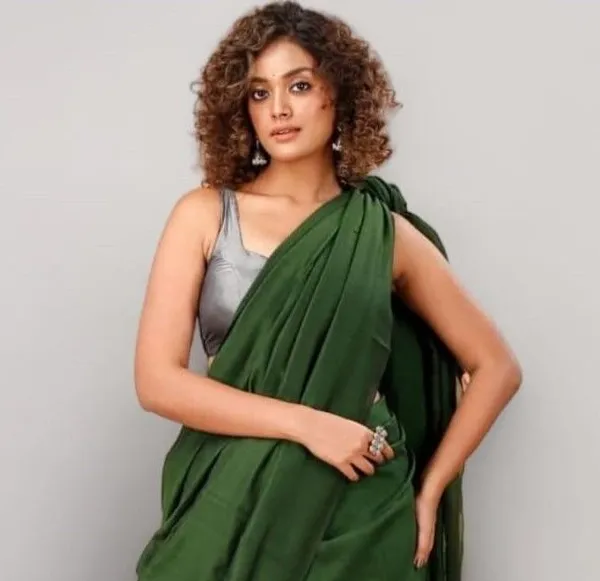 Green_Embroidered_And_Printed_Premium_Saree_For_Women