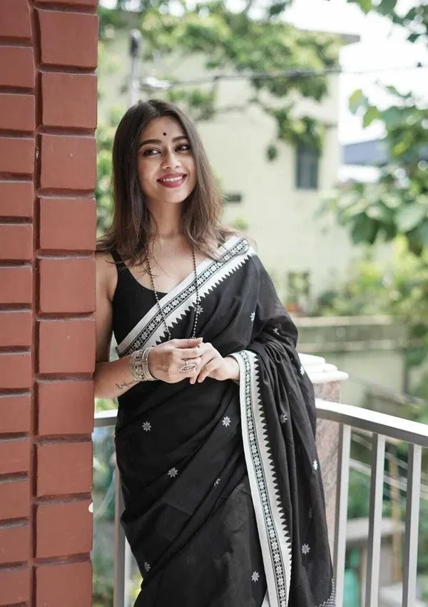 Black_And_White_Embroidered_Premium_Saree_For_Women