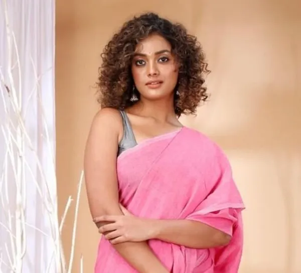 Pink_Woven_Premium_Saree_For_Women