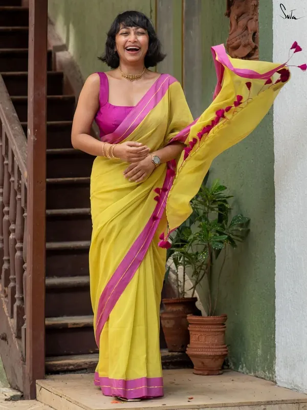 Maroon_Solid_And_Plain_And_Striped_Premium_Saree_For_Women