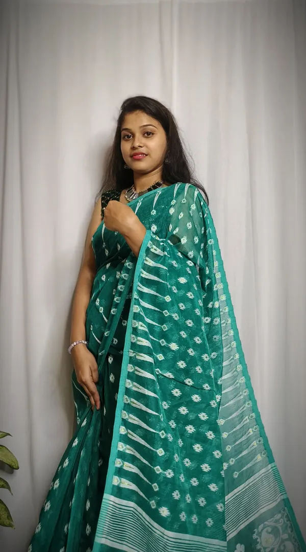Red_And_Gold_Striped_And_Solid_And_Plain_And_Woven_Premium_Saree_For_Women