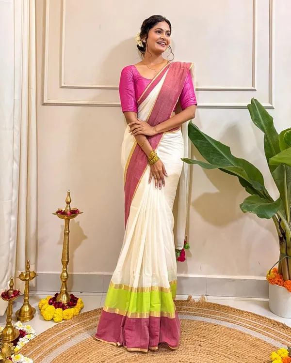 Multicolor_Floral_Print_And_Woven_And_Geometric_Print_And_Printed_Premium_Saree_For_Women