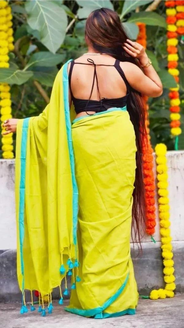 Yellow_Printed_And_Geometric_Print_Premium_Saree_For_Women