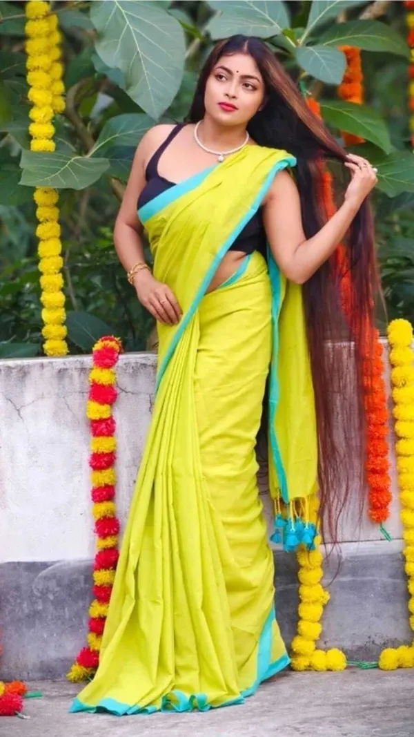 Yellow_Printed_And_Geometric_Print_Premium_Saree_For_Women