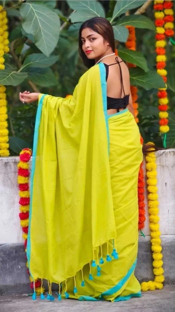 Yellow_Printed_And_Geometric_Print_Premium_Saree_For_Women