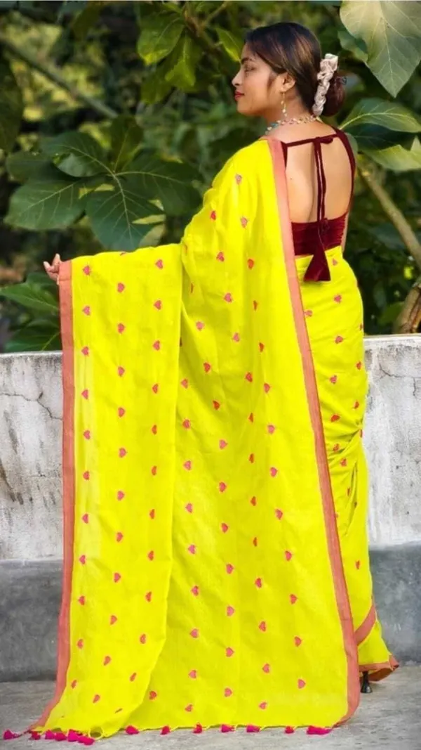 Green_Floral_Print_And_Woven_And_Geometric_Print_And_Printed_Premium_Saree_For_Women