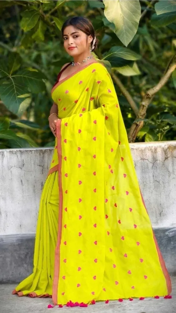 Green_Floral_Print_And_Woven_And_Geometric_Print_And_Printed_Premium_Saree_For_Women