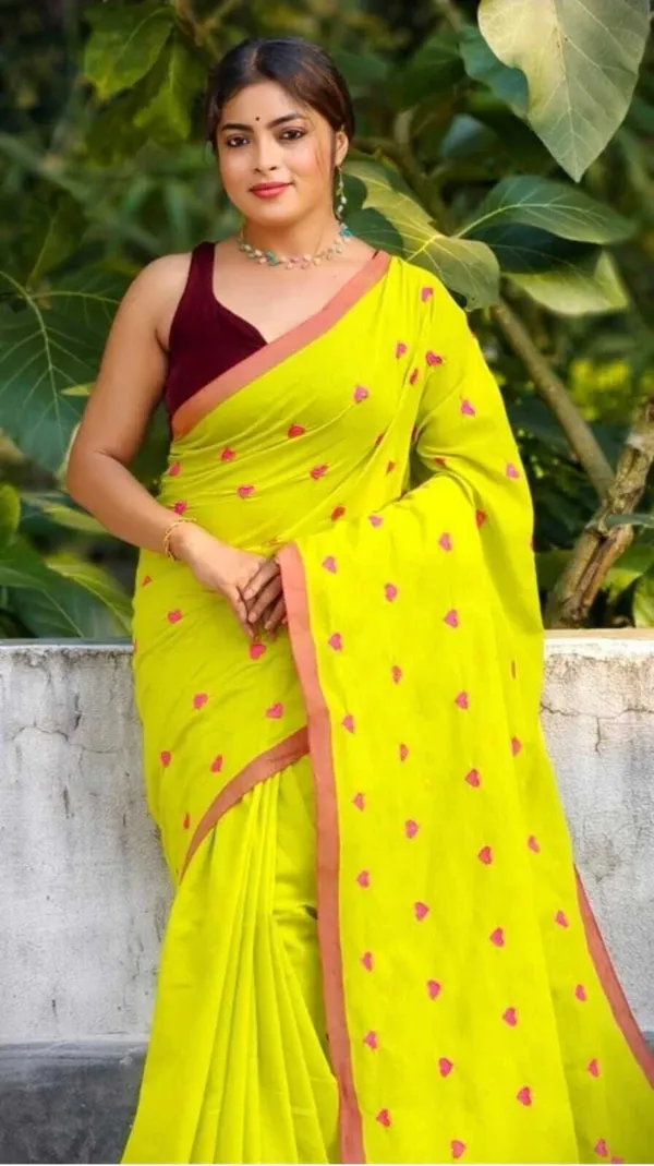 Green_Floral_Print_And_Woven_And_Geometric_Print_And_Printed_Premium_Saree_For_Women