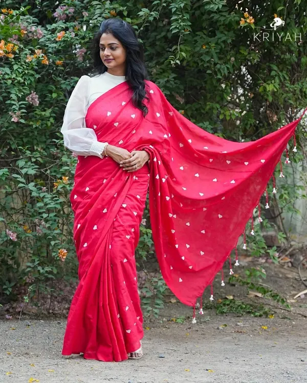 Red_Solid_And_Plain_Premium_Saree_For_Women