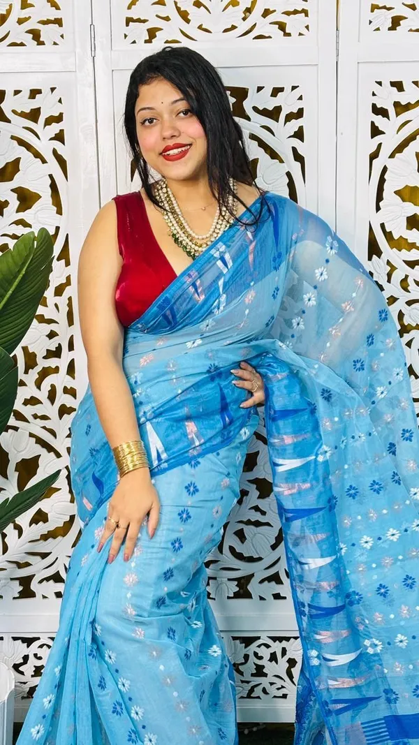 Multicolor_And_White_Solid_And_Plain_And_Woven_Premium_Saree_For_Women