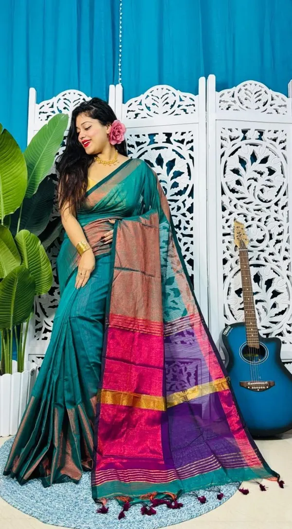 Multicolor_Floral_Print_And_Woven_And_Geometric_Print_And_Printed_Premium_Saree_For_Women