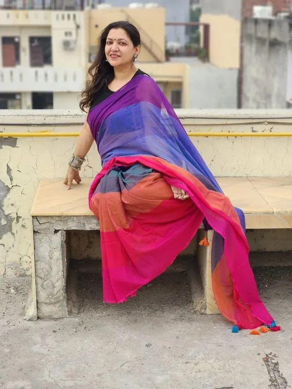 Multicolor_Striped_And_Self_Design_And_Woven_Premium_Saree_For_Women