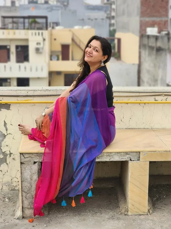 Multicolor_Striped_And_Self_Design_And_Woven_Premium_Saree_For_Women