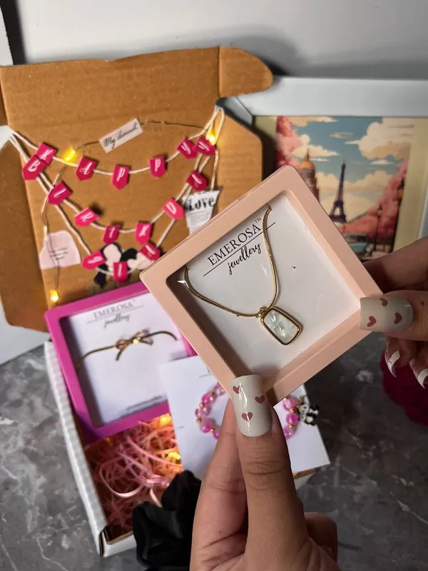Emerosa_“Glow_&_Grace"_Birthday_Jewelry_Box