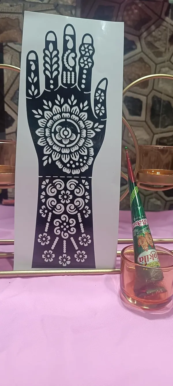 Black_Paper_Premium_And_Elegant_Henna_Hand_Design_Wall_For_Women