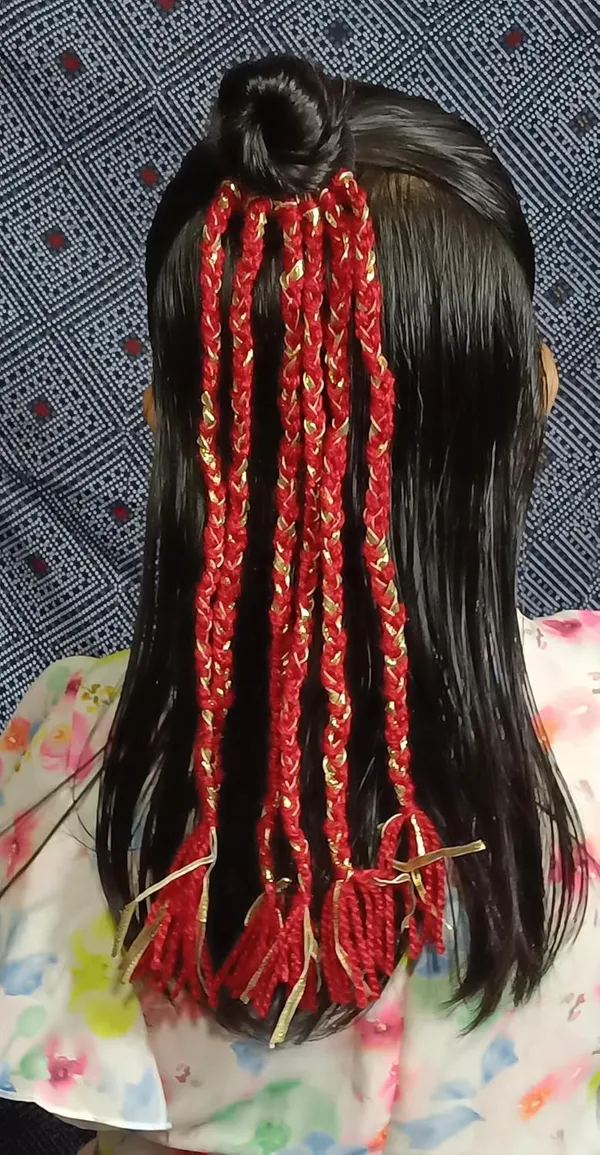Red_Metallic_Thread_And_Synthetic_Premium_And_Elegant_Hair_Extension_For_Women