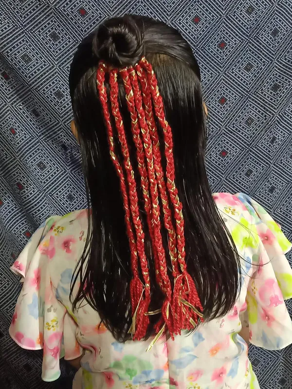 Red_Metallic_Thread_And_Synthetic_Premium_And_Elegant_Hair_Extension_For_Women