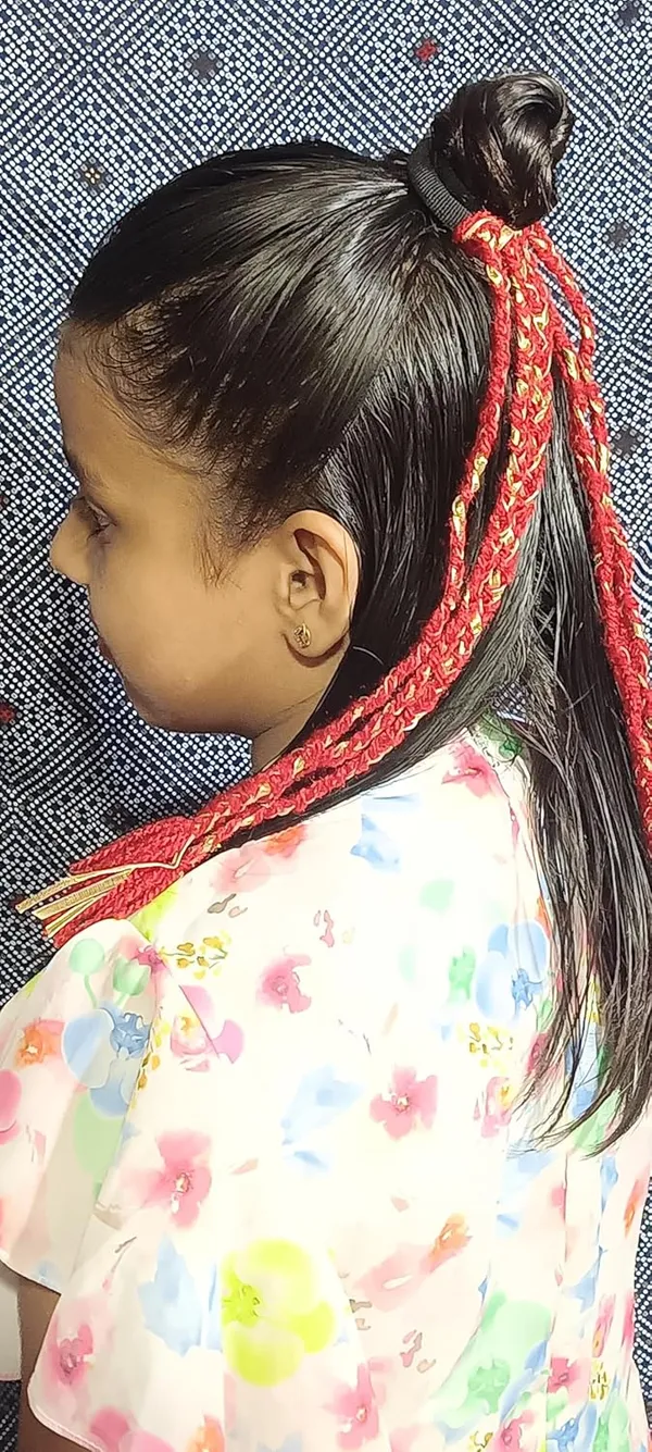 Red_Metallic_Thread_And_Synthetic_Premium_And_Elegant_Hair_Extension_For_Women