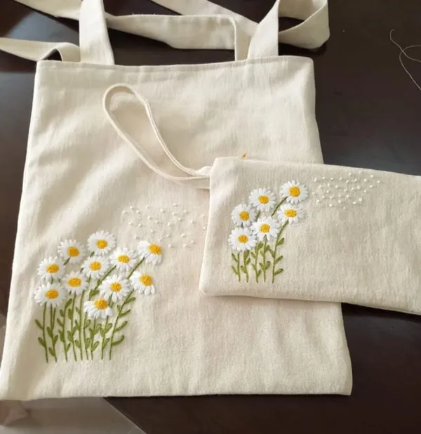 Daisy_Embroidered_Tote_&_Pouch_Set