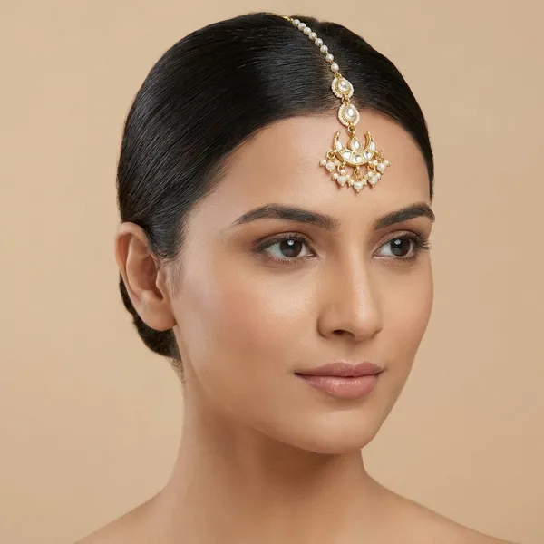 Traditional_Gold_Toned_Kundan_Maang_Tikka_with_Pearl_Chain