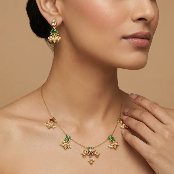 Invisible_Necklace_Traditional_Gold_Tone_Necklace_Set_with_Colorful_Stone_Embellishment