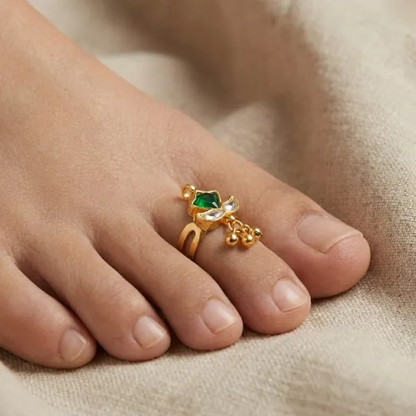 Elegant_Green_Stone_Gold_Plated_Toe_Ring_Set_with_Crystal_Accents